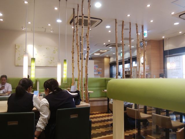 あ軽く綺麗な店内です。_ファーストキッチン 豊洲センタービル