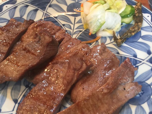 肉厚で味のしっかりしてる柔らかい牛たんですね!びっくりするほど美味しいです_牛たんすいすい
