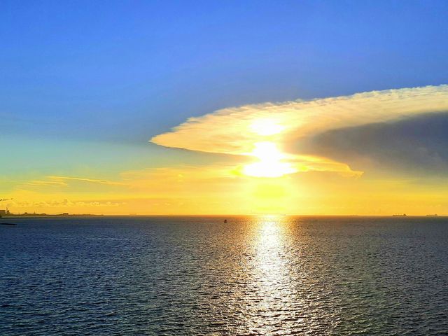 橋から見た夕日_中の島大橋