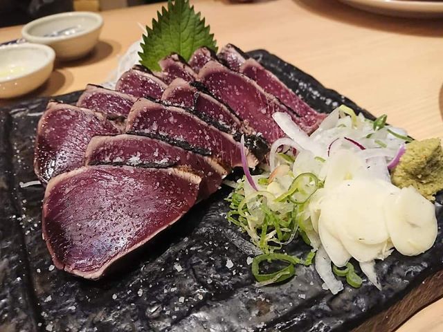藁焼き鰹の塩タタキ_藁焼き鰹たたき 明神丸 GEMS 茅場町