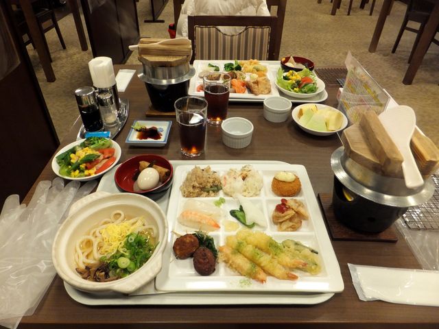 三朝の宿では珍しい夕食バイキング。_三朝ロイヤルホテル