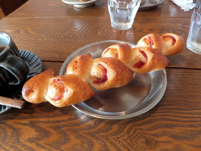 ハム入りのねじりパン_天然酵母パン&カフェ あいゆうわいえ