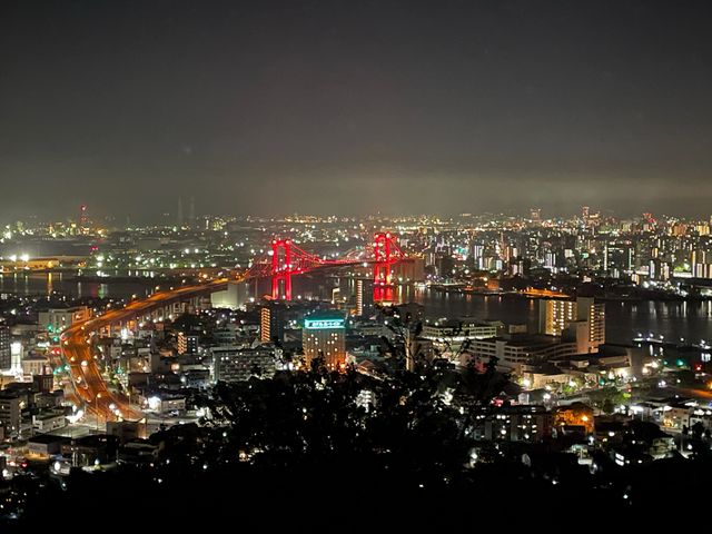ライトアップされた若戸大橋_高塔山