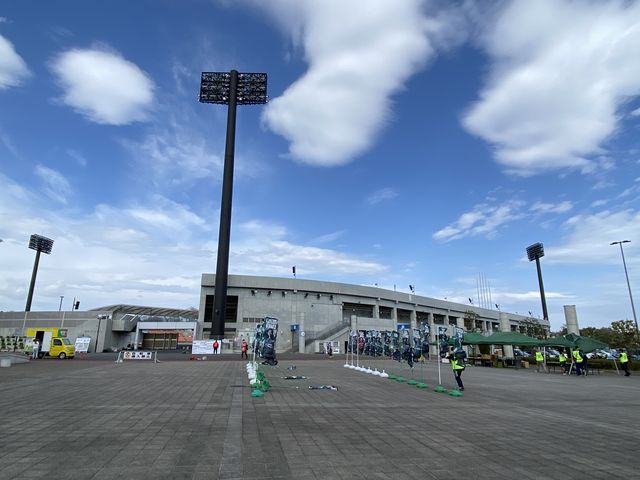 風が強い!いつもこうなのだろうか?_相模原ギオンスタジアム(相模原麻溝公園競技場)