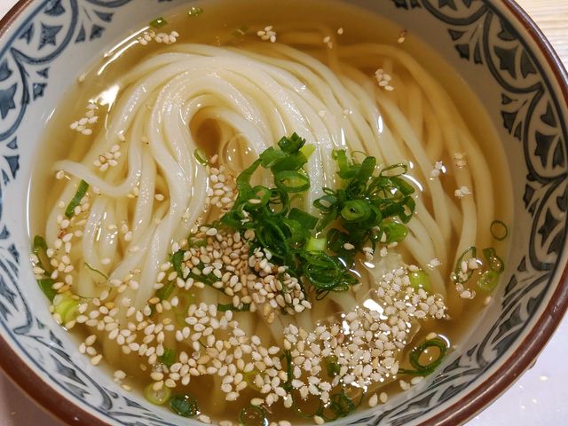 しっかりとしたコシのある細麺に、
出汁のきいた冷や汁!(^^)!
シンプルイズベスト!!!_志母うどん店