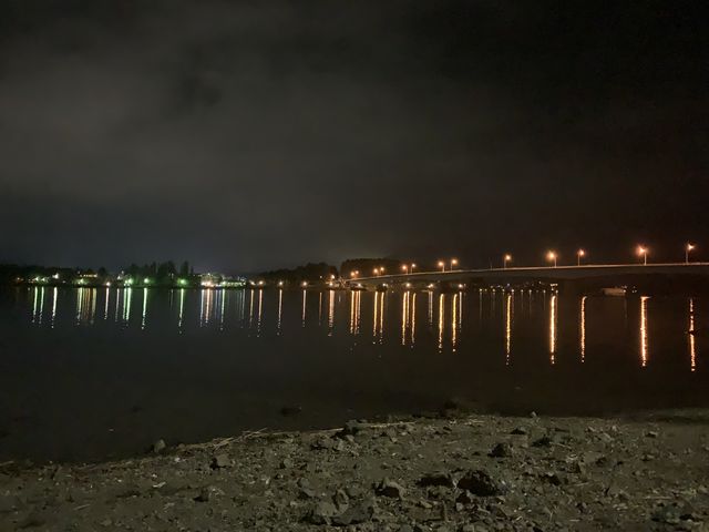 玄関前の河口湖畔 夜景_湖山亭うぶや