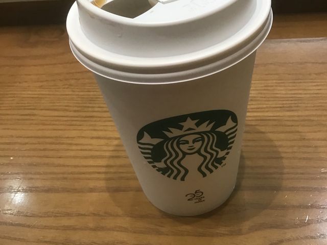 1日に2回も彼女は行く。_スターバックス・コーヒー 浜松駅 新幹線ラチ内店