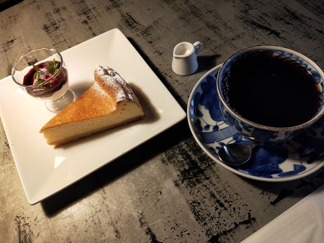 珈琲とチーズケーキ_カフェ 閑居