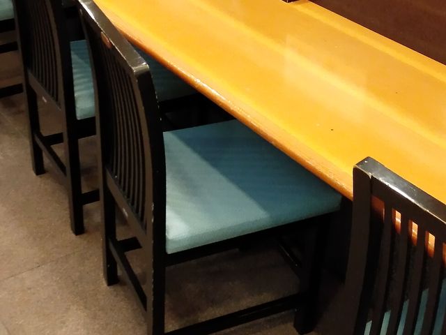 カウンター席_名古屋名物・元祖手羽先唐揚げ/風来坊 名駅南店