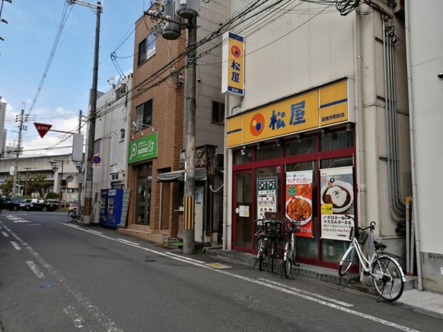 路地側の入口_松屋 高槻店