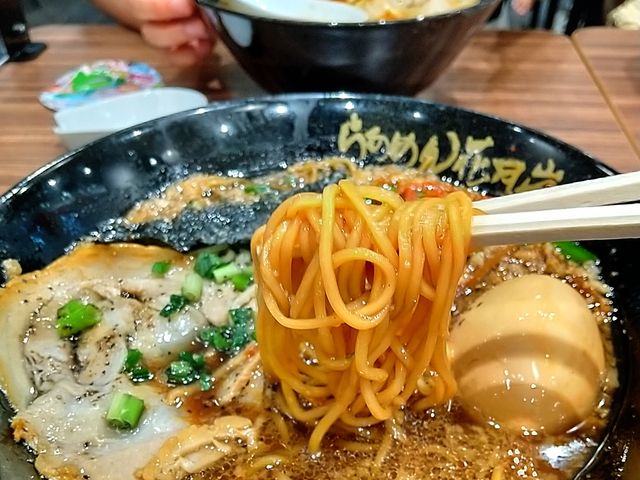 ブラックラーメン麺リフト_らあめん花月嵐二俣川駅前店