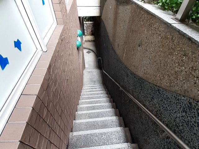 地下への入り口_カツ処 花太郎