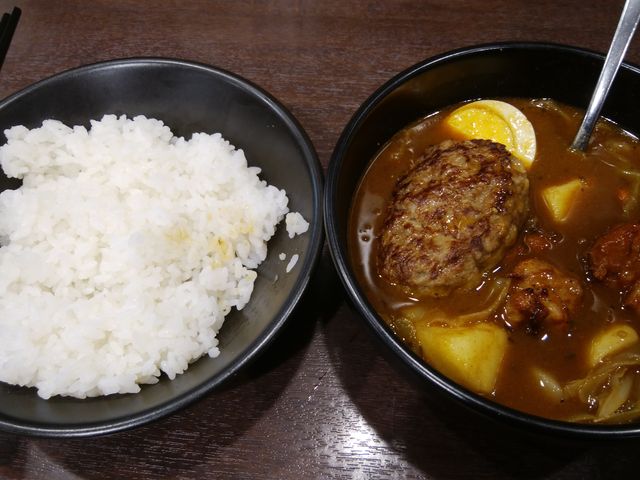 無料で付いたハーフトッピングのハンバーグも食べ応えありました。_カレーハウス CoCo壱番屋 西葛西駅北口店