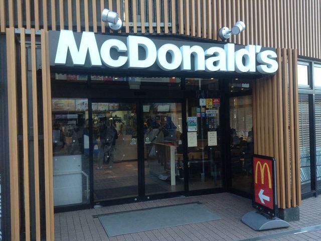 店頭_マクドナルド南大沢駅前店