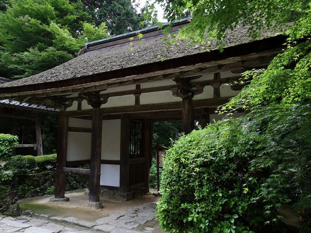 本堂側から見た二天門。_金剛輪寺 二天門