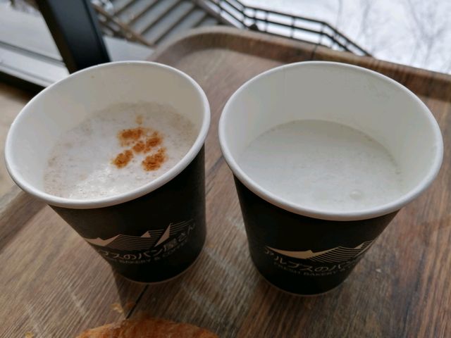 飛騨牛乳とチャイ_アルプスのパン屋さん
