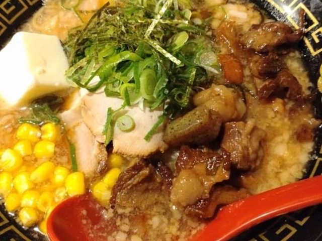 とろみこってり(700円)。ぼっかけ(200円)、バター(100円)、コーン(100円)を追加。_らーめん八角 加古川店