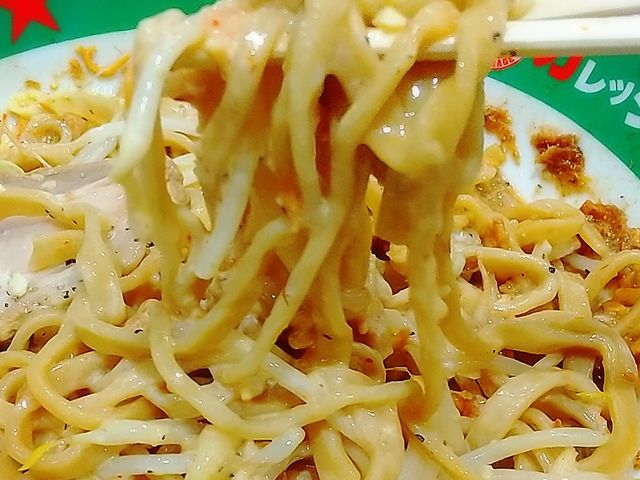 濃厚まぜそばの麺リフト_ジャンクガレッジ イオン北戸田店