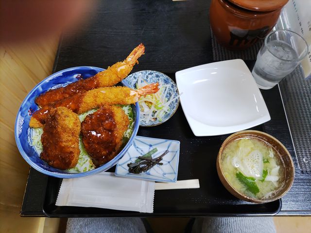 お薦めのえび・ひれかつ丼です。いいよね!_むらい