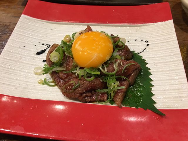 四万十牛の塩ユッケ藁燻し_藁焼き鰹たたき 明神丸 帯屋町