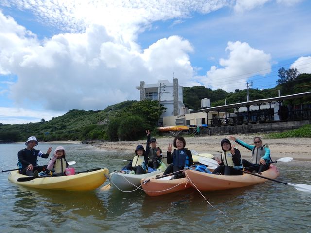 カヤックで青の洞窟へ出発_アルガイド沖縄