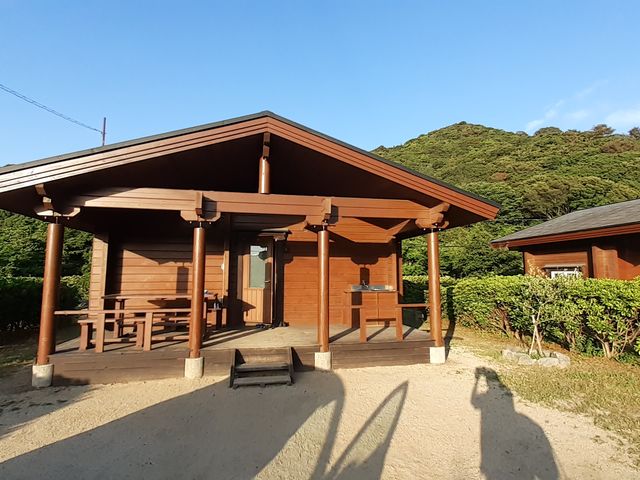 コテージの外観_淡路じゃのひれオートキャンプ場