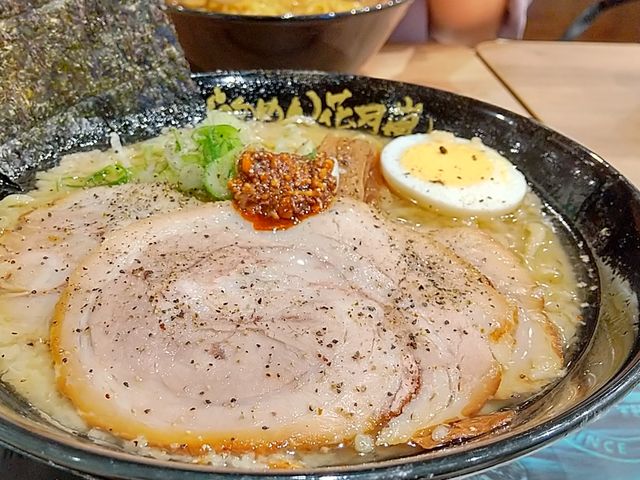 背脂ウキウキのこってりラーメン、食べごたえあり。_らあめん花月嵐ジャスコ洛南店