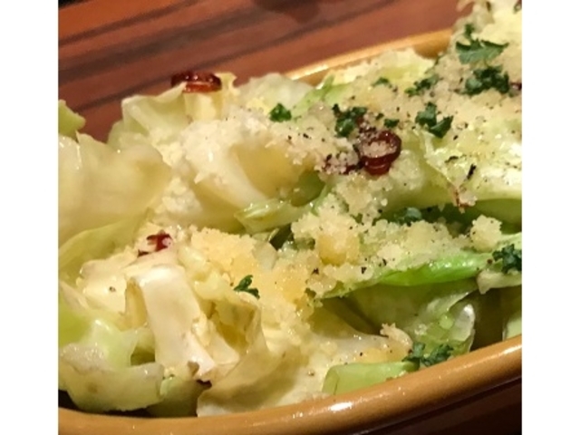 お酒とも合うアンチョビキャベツ。_たまごのきもち 新宿東口駅前店