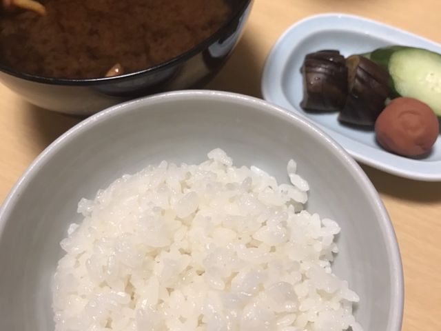 香物は自家製ぽかった。ナス、きゅうり、梅干し_日生割烹上内