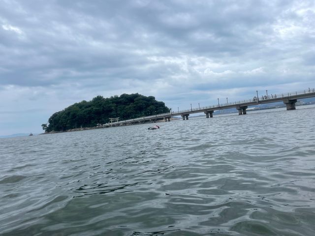 竹島周遊をSUPボードの板の上で寝転びながらプカプカ浮いて楽しみました。_waileo SUP school&tours