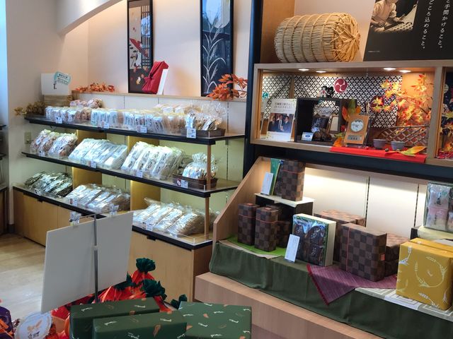 やみつきしみかりせん
美味しいです。_煎餅工房 さがえ屋 本店