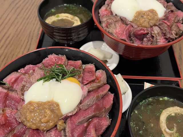 あか牛はもちろん白米、お味噌汁、お漬物とても美味しいです♪_うしとさかな
