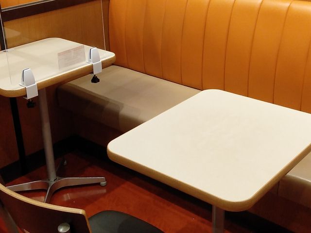 ベンチ席_ミスタードーナツ金沢武蔵ショップ