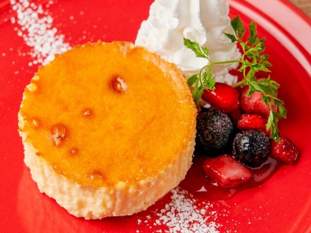 バスク風のチーズケーキ。_ふわとろオムライスとチーズカフェ たまごのきもち。名駅店