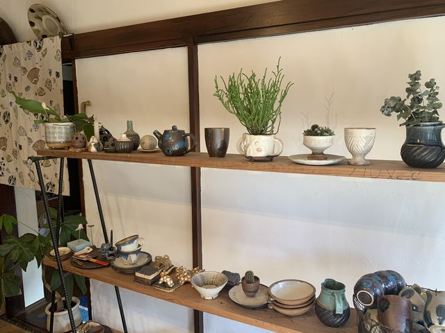 お部屋の中の作品_陶器工房こねこねや