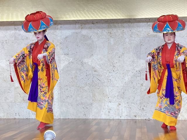 沖縄らしい格好でうっとりしました!_味と踊りの竜宮城うらしま