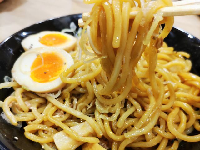 油そばの麺リフト_つけ麺専門店 三田製麺所 池袋西口店