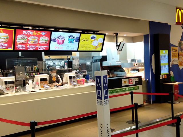 アピタ島田1Fです_マクドナルド島田アピタ店