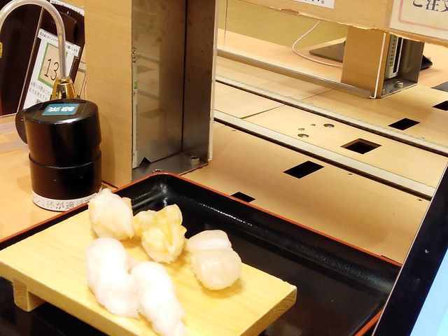 コンベアーで流れてくるお寿司_魚がし鮨流れ鮨藤枝店