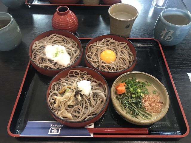 三種類のトッピング_奥出雲そば処 一福 出雲大社神門通り店