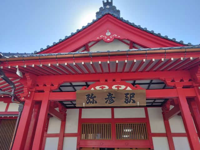 弥彦駅も立派でした。_おもてなし広場