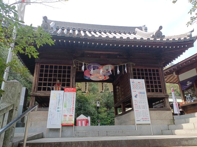 神社の門_艮神社
