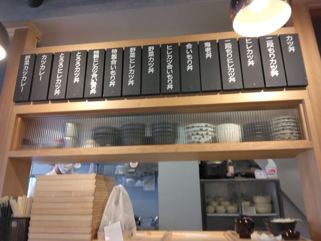 綺麗な店内です。_新潟カツ丼タレカツ 飯田橋店