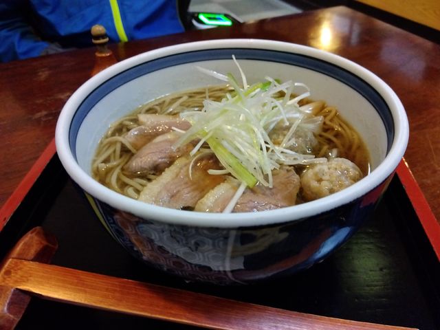 相方の注文した鴨そば。_もんぜんや