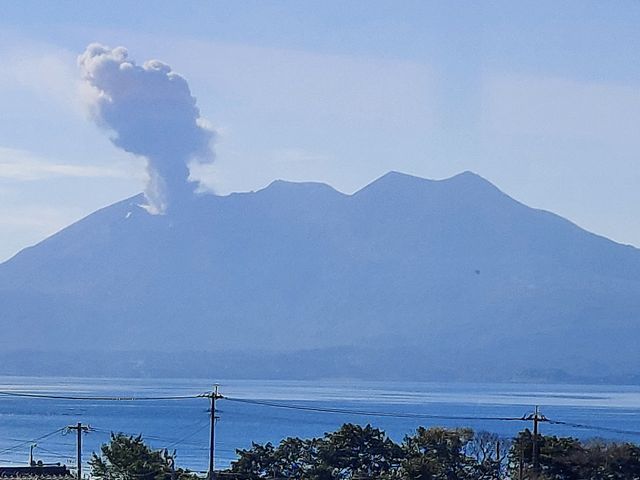 2階の窓側席から桜島が_黒酢本舗 桷志田