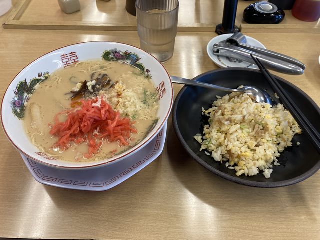 ラーメンとチャーハン_博多金龍菊陽バイパス店
