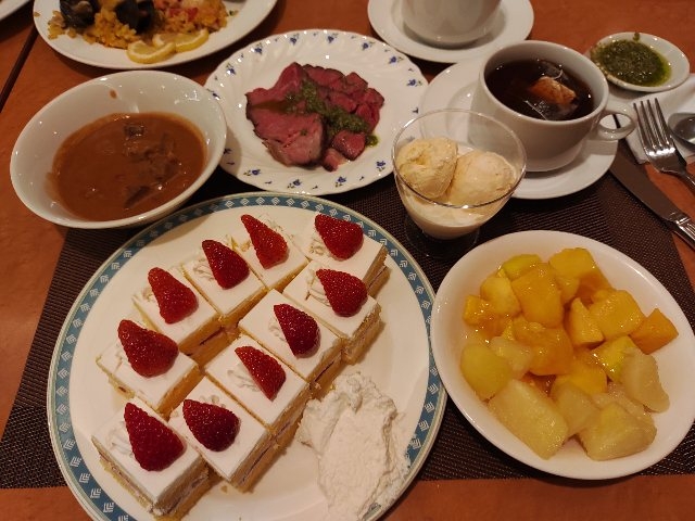 苺ショートケーキ マンゴー
ビーフカレー_サンシャインシティプリンスホテル