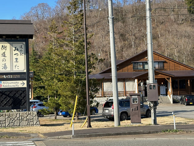 駐車場は広いです_街道の湯