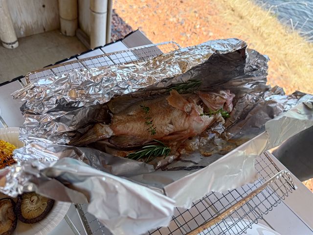 釣ったカサゴは香草などと一緒にホイル焼きでいただきました_I LOVE DOLPHIN 海とオルゴール 和倉店