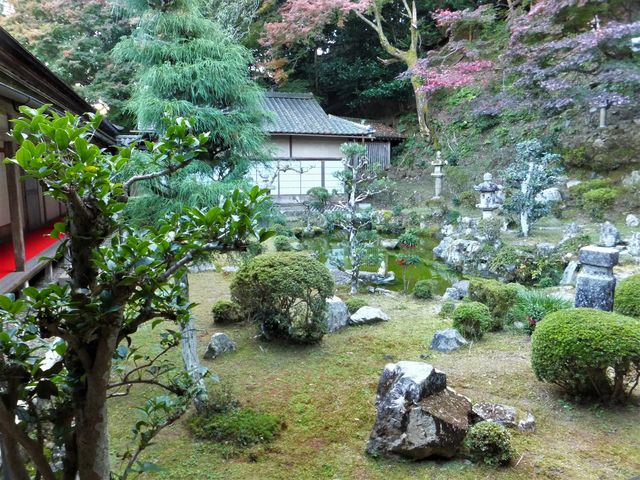 客殿庭園:左手が客殿_西教寺庭園